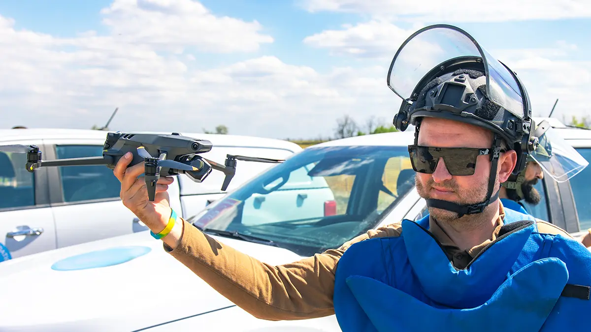 Дрони та дистанційні засоби