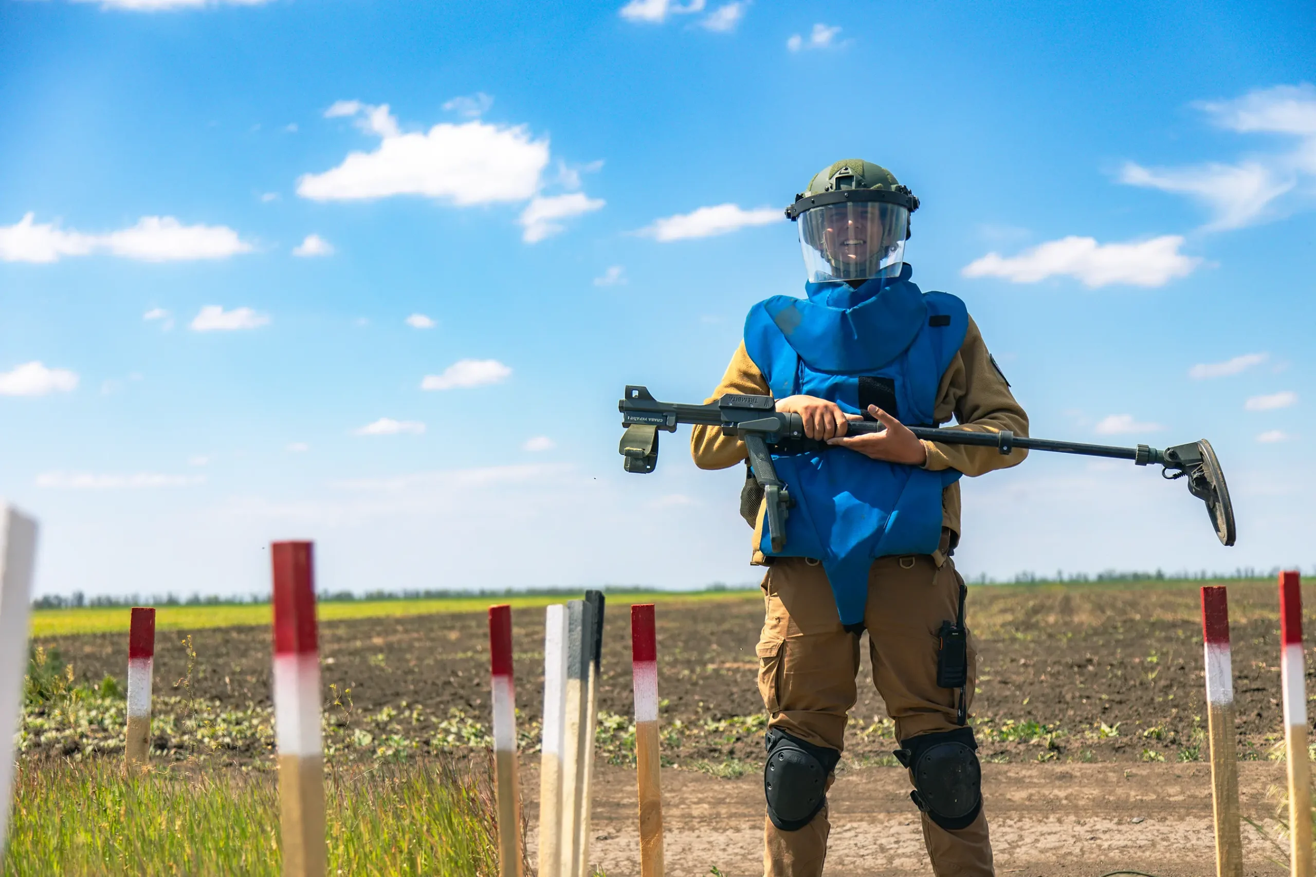 Гуманітарне розмінування та очищення території